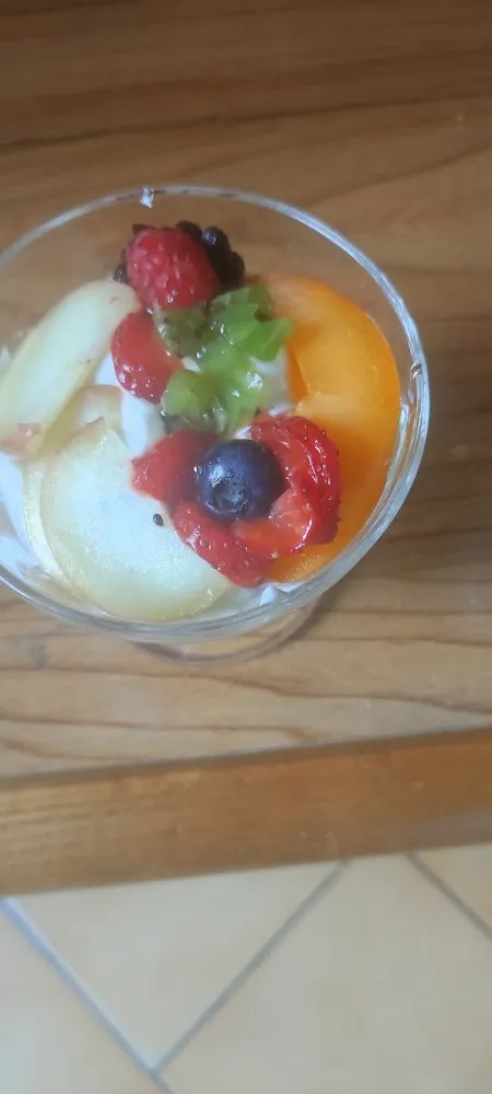 Salade de Fruits Au Yaourt Grec